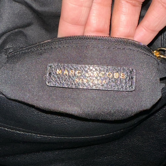 MARC JACOBS 🍒EMPIRE CITY MESSENGER CROSS BODY 🍒BLACK LEATHER GOLD ACCENTS 🍒 - Picture 5 of 13